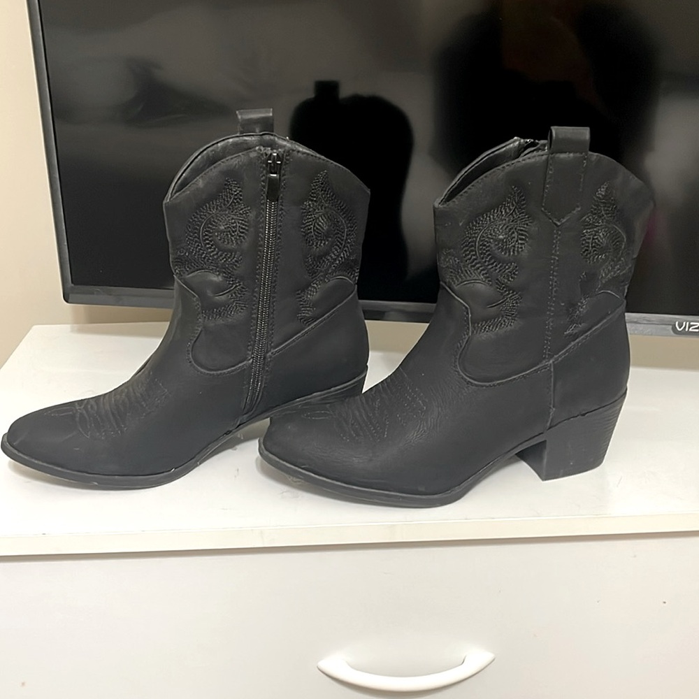 Cowgirl boot.